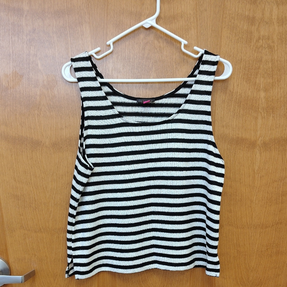 Vince Camuto Black and White Striped Women's Tank Top